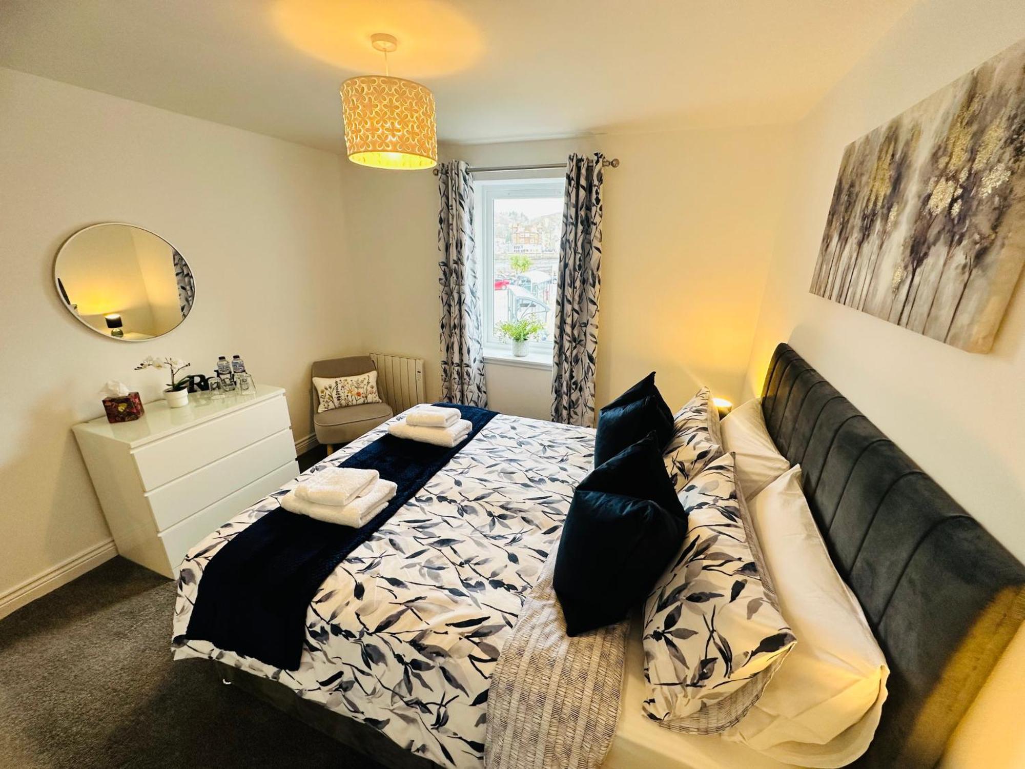 Apartment Kilmartin Court - No3 By The Sea & No2 With A View - Free Parking Oban