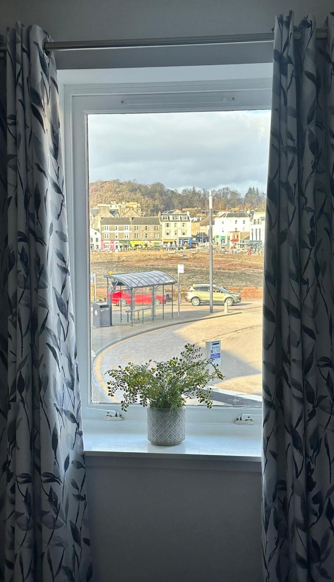 Apartment Kilmartin Court - No3 By The Sea & No2 With A View - Free Parking *