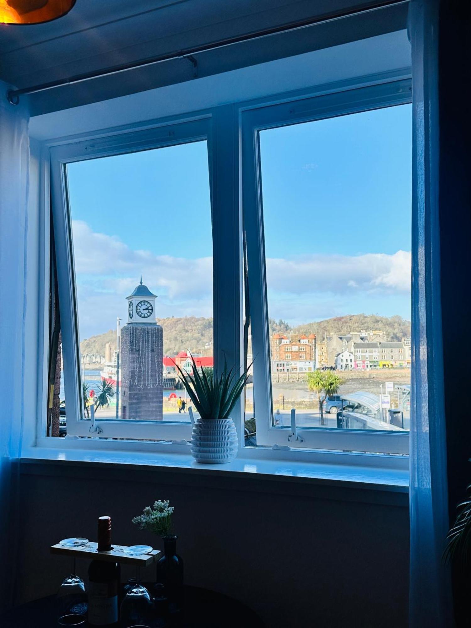 Kilmartin Court - No3 By The Sea & No2 With A View - Free Parking