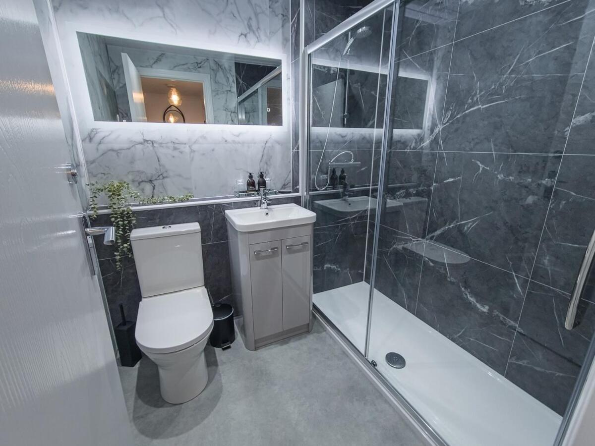 Kilmartin Court - No3 By The Sea & No2 With A View - Free Parking Apartment