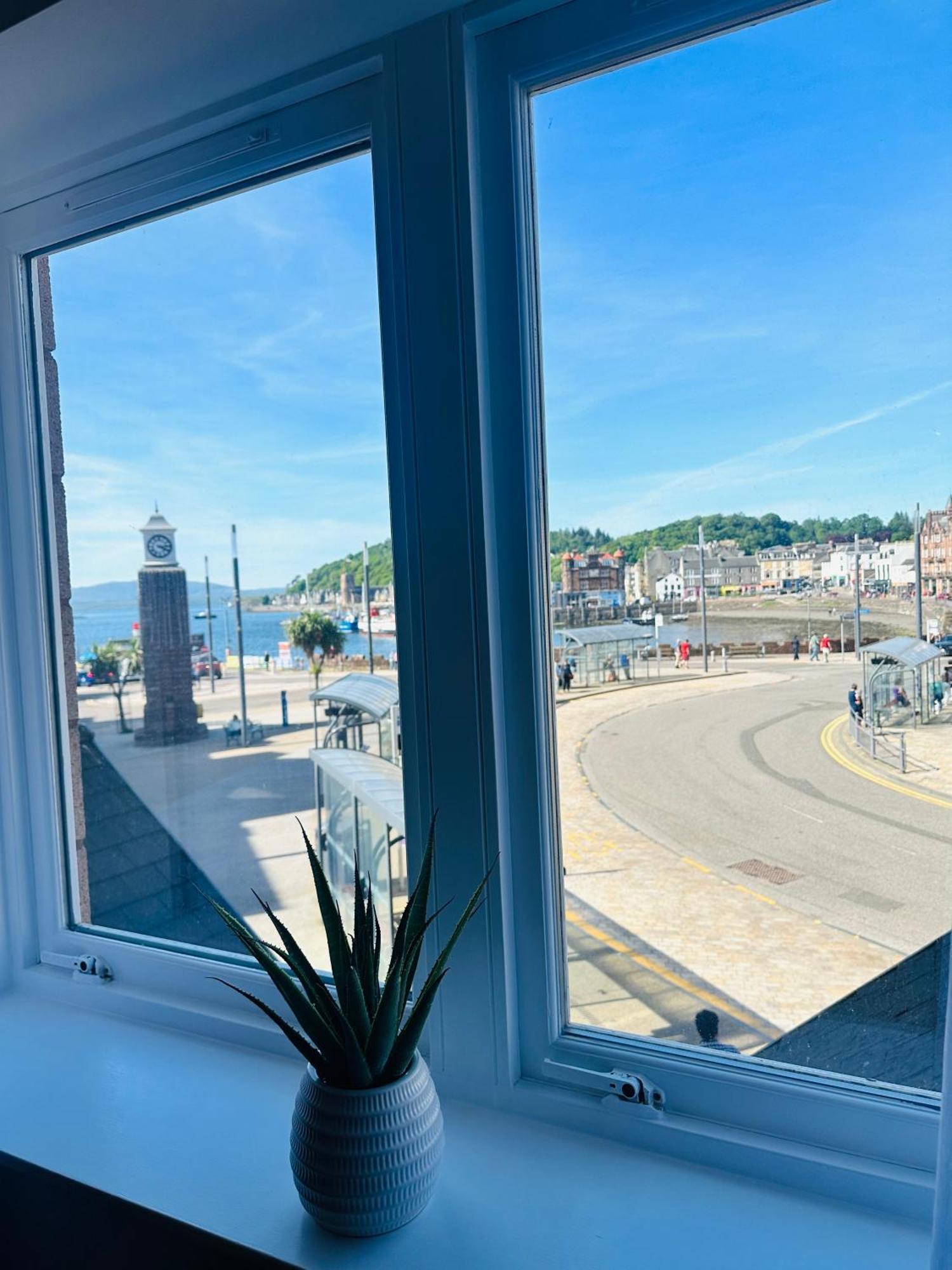 Kilmartin Court - No3 By The Sea & No2 With A View - Free Parking Apartment