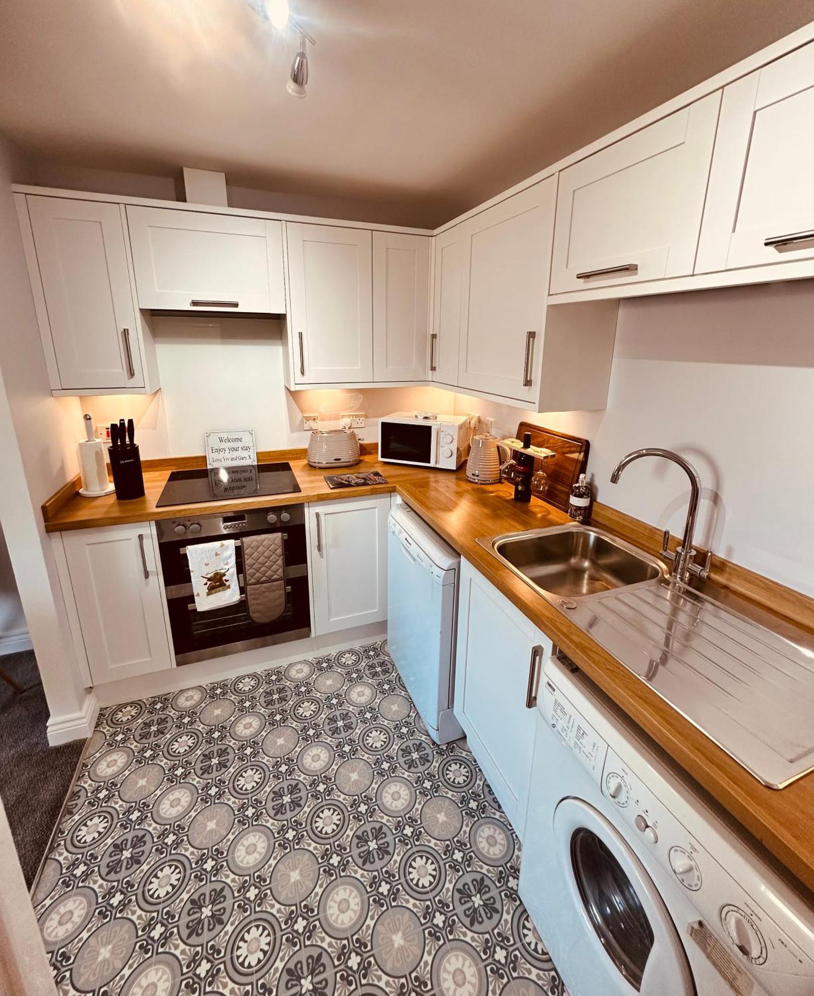 Apartment Kilmartin Court - No3 By The Sea & No2 With A View - Free Parking *