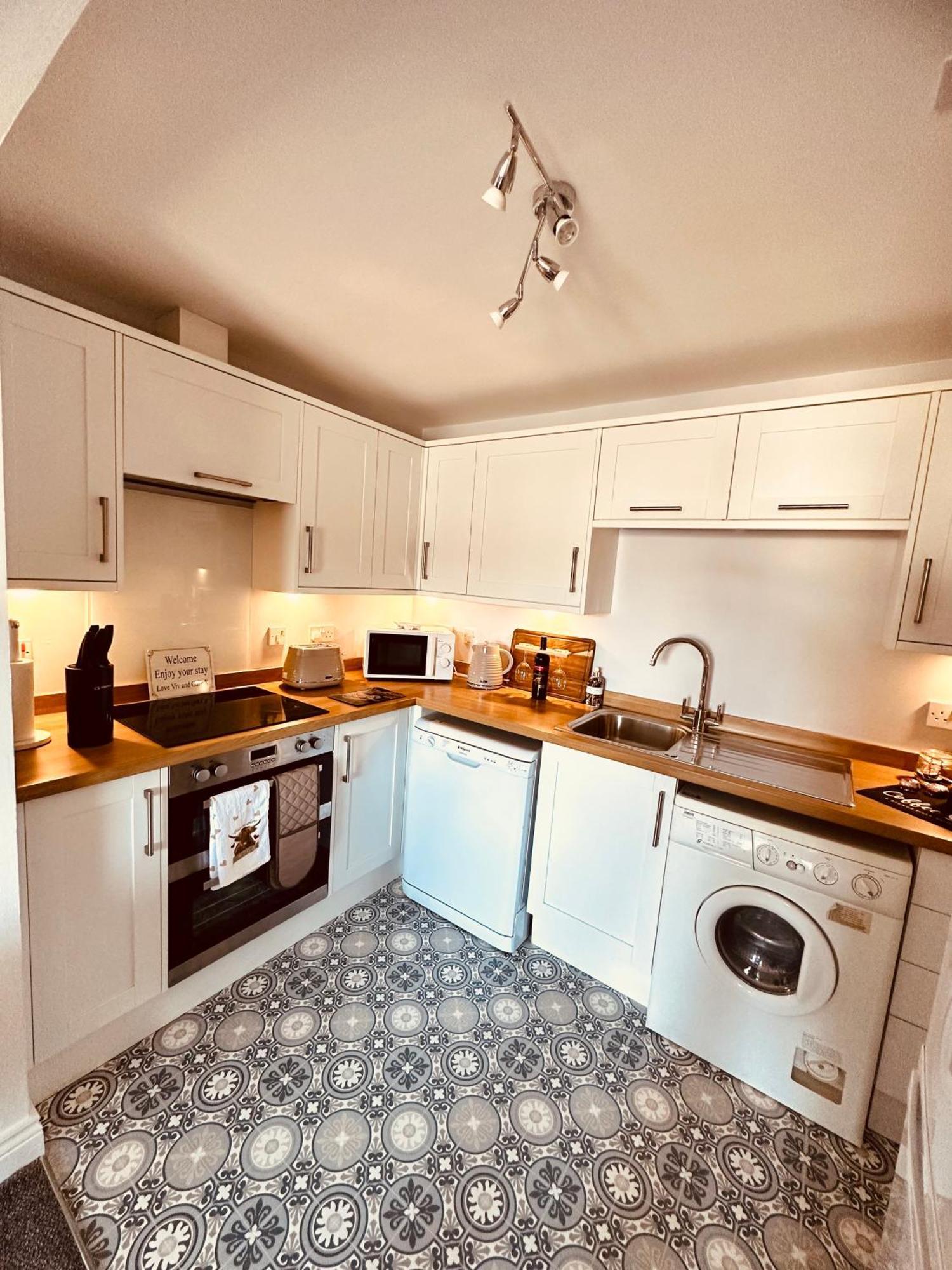 Kilmartin Court - No3 By The Sea & No2 With A View - Free Parking Oban