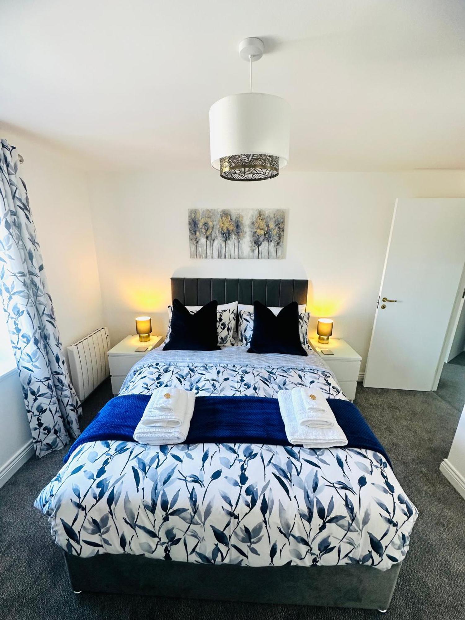 Apartment Kilmartin Court - No3 By The Sea & No2 With A View - Free Parking *