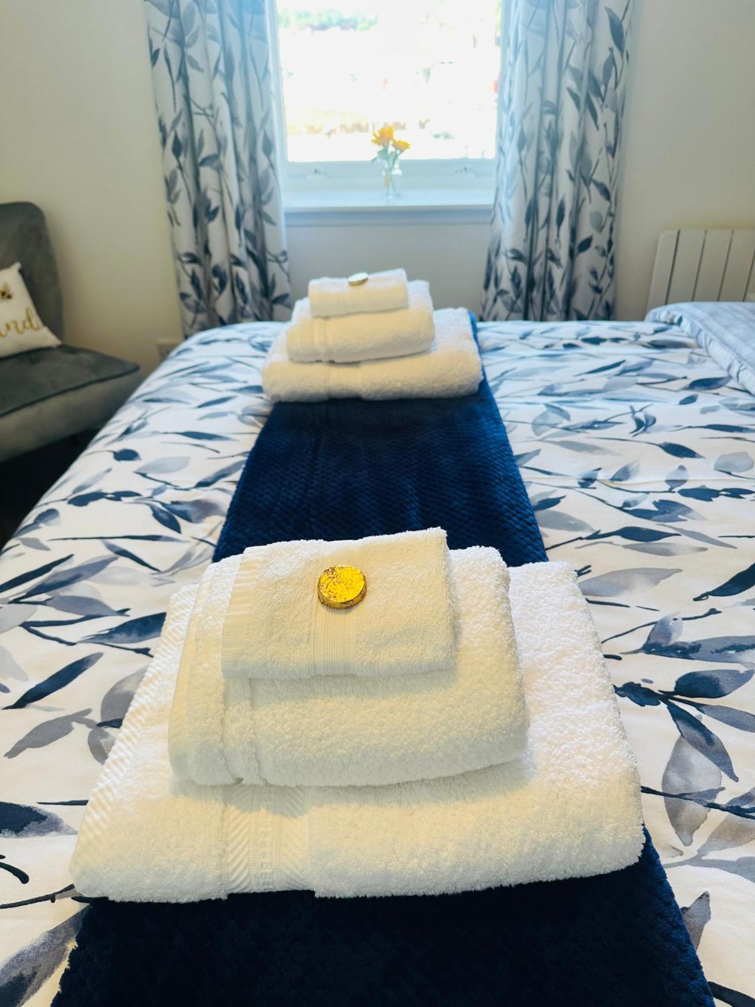 Apartment Kilmartin Court - No3 By The Sea & No2 With A View - Free Parking Oban