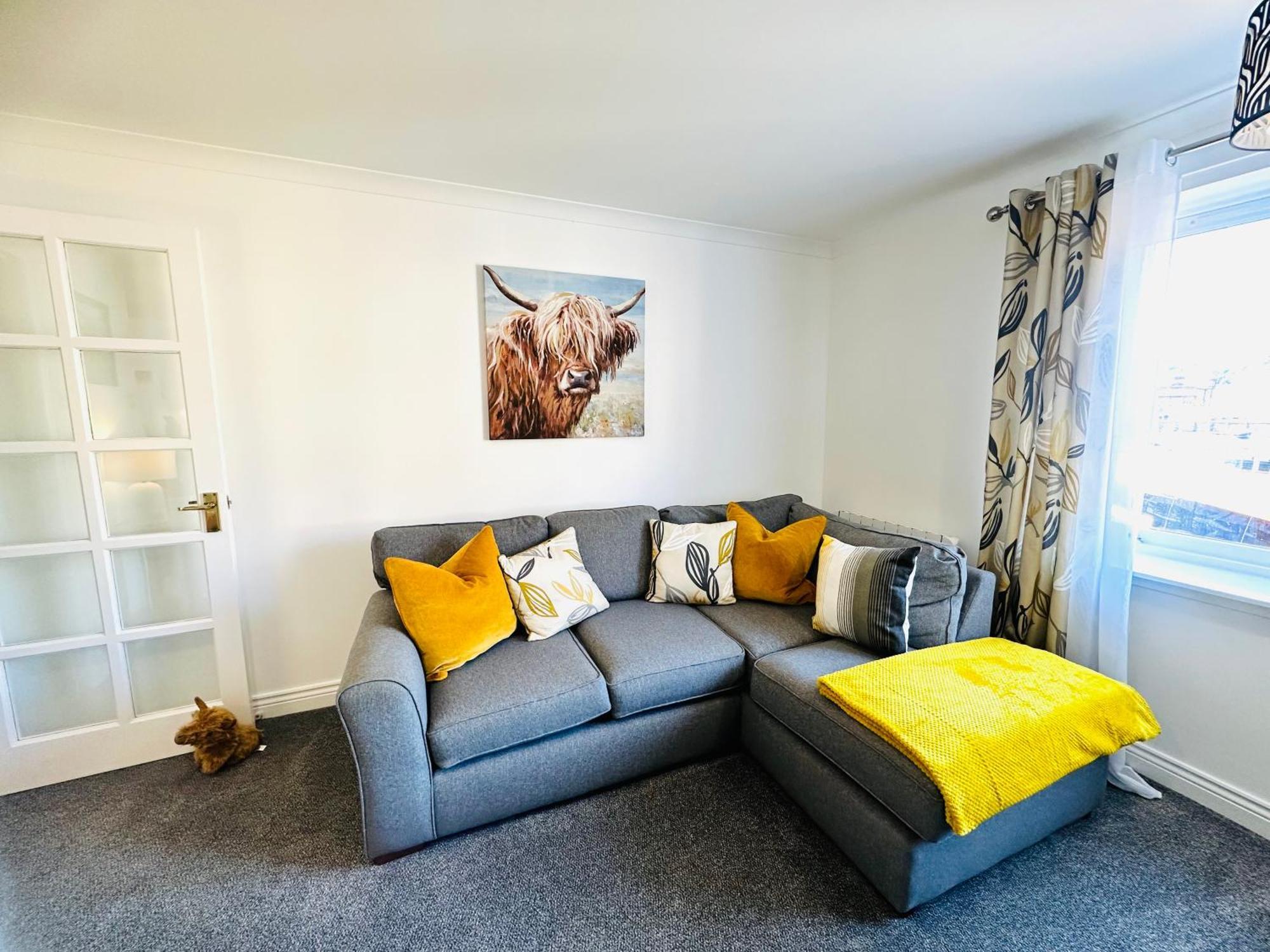 Apartment Kilmartin Court - No3 By The Sea & No2 With A View - Free Parking Oban